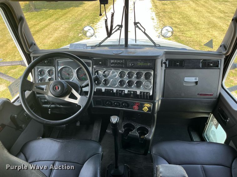 image for item DP0514 2007 Kenworth T600  semi truck