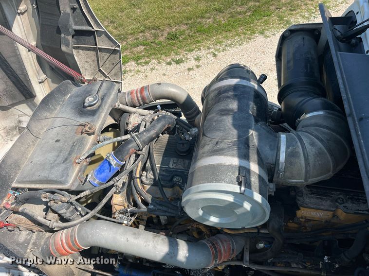 image for item DP0514 2007 Kenworth T600  semi truck