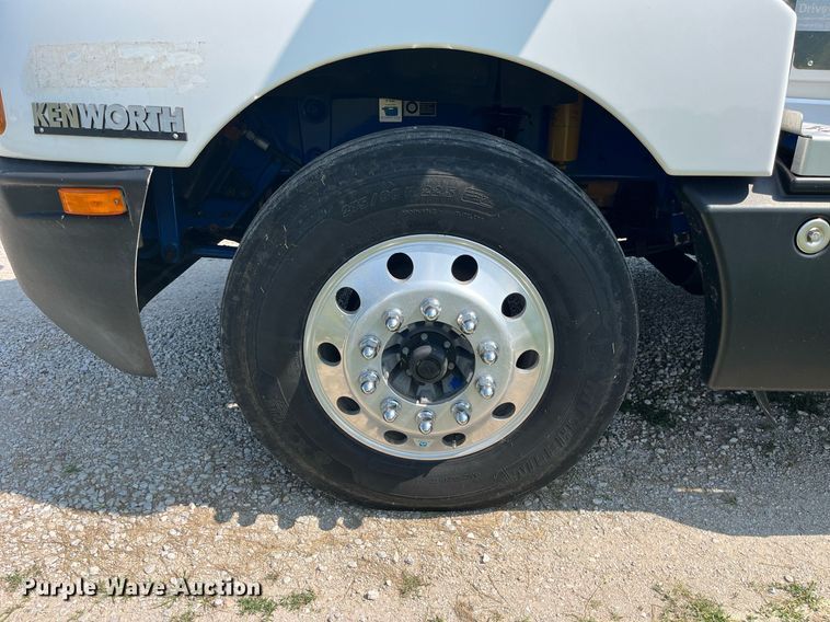 image for item DP0514 2007 Kenworth T600  semi truck