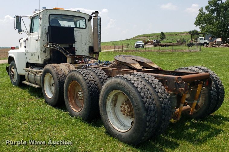 image for item DP8002 1988 Ford LTL9000  semi truck