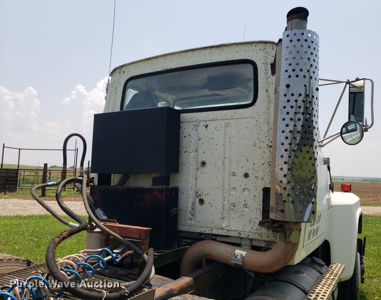 image for item DP8002 1988 Ford LTL9000  semi truck