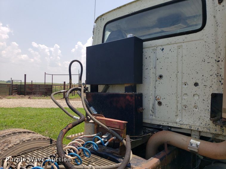 image for item DP8002 1988 Ford LTL9000  semi truck