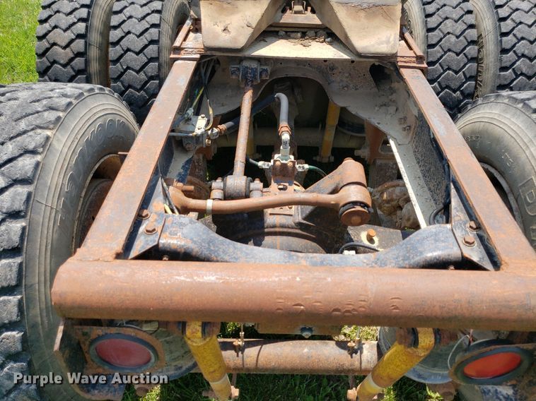 image for item DP8002 1988 Ford LTL9000  semi truck