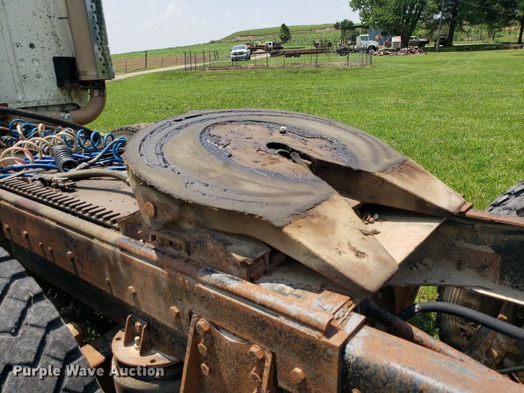 image for item DP8002 1988 Ford LTL9000  semi truck