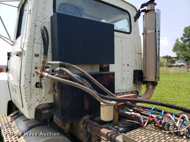 image for item DP8002 1988 Ford LTL9000  semi truck