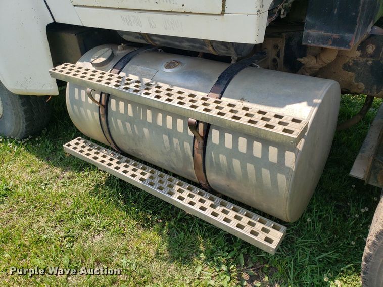 image for item DP8002 1988 Ford LTL9000  semi truck