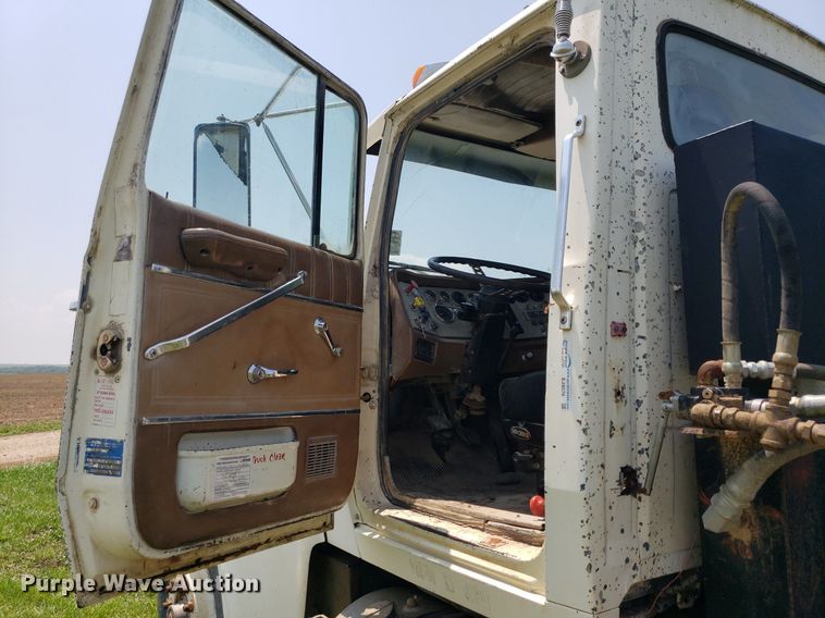 image for item DP8002 1988 Ford LTL9000  semi truck