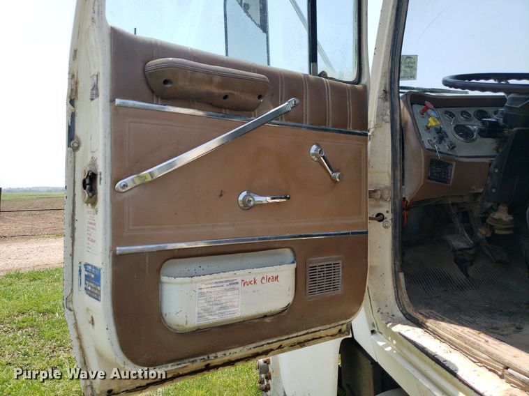 image for item DP8002 1988 Ford LTL9000  semi truck