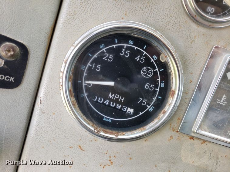 image for item DP8002 1988 Ford LTL9000  semi truck