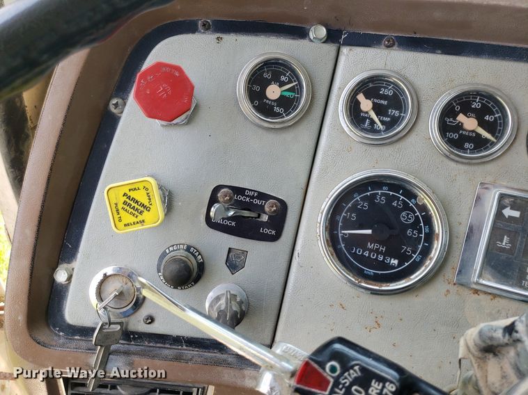 image for item DP8002 1988 Ford LTL9000  semi truck