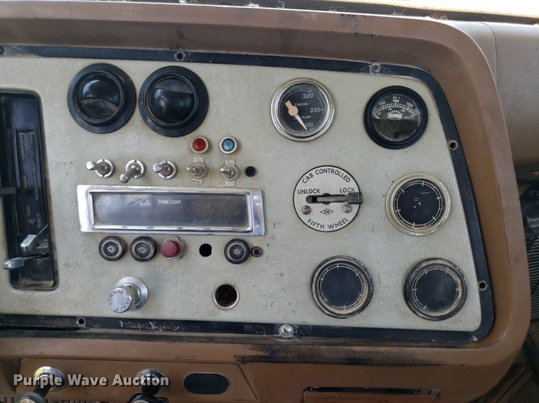 image for item DP8002 1988 Ford LTL9000  semi truck