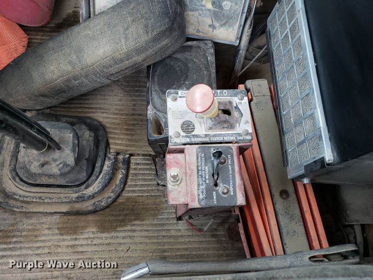 image for item DP8002 1988 Ford LTL9000  semi truck