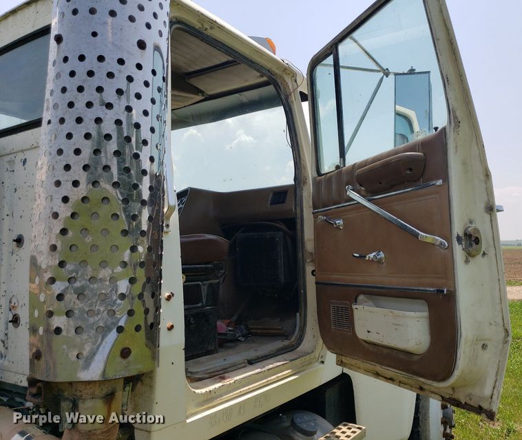 image for item DP8002 1988 Ford LTL9000  semi truck