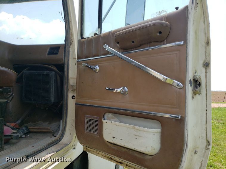 image for item DP8002 1988 Ford LTL9000  semi truck