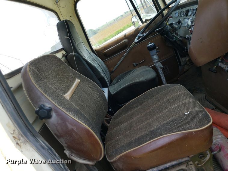 image for item DP8002 1988 Ford LTL9000  semi truck