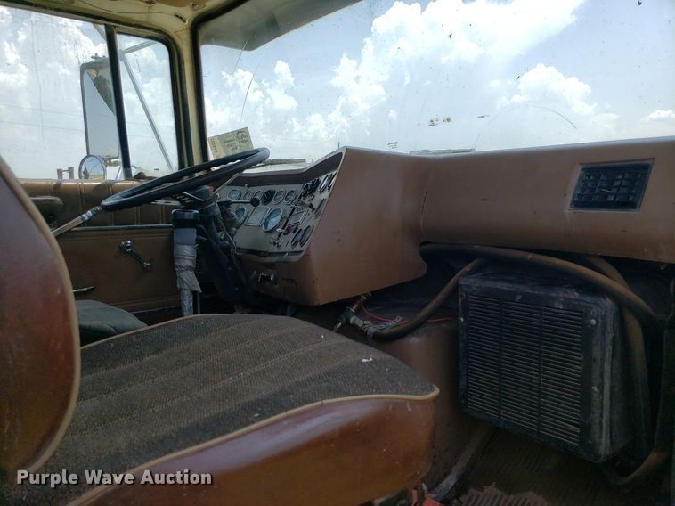 image for item DP8002 1988 Ford LTL9000  semi truck