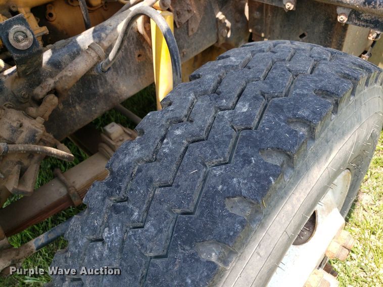 image for item DP8002 1988 Ford LTL9000  semi truck