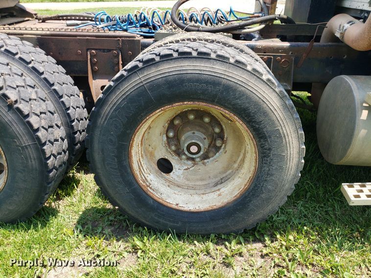 image for item DP8002 1988 Ford LTL9000  semi truck