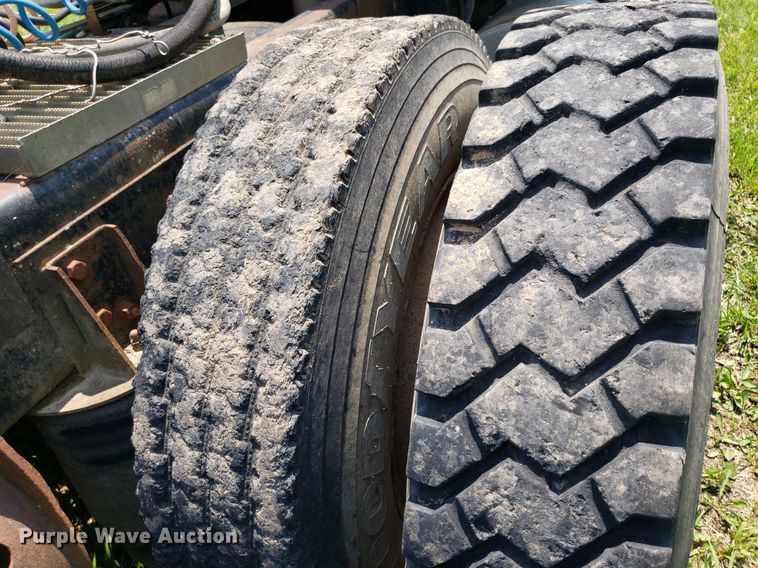 image for item DP8002 1988 Ford LTL9000  semi truck