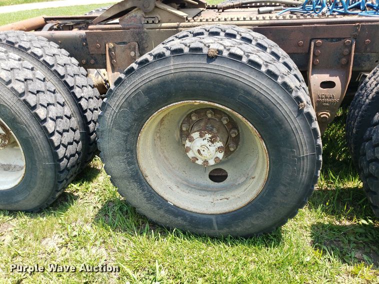 image for item DP8002 1988 Ford LTL9000  semi truck