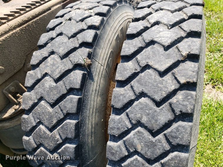 image for item DP8002 1988 Ford LTL9000  semi truck