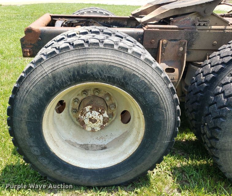 image for item DP8002 1988 Ford LTL9000  semi truck