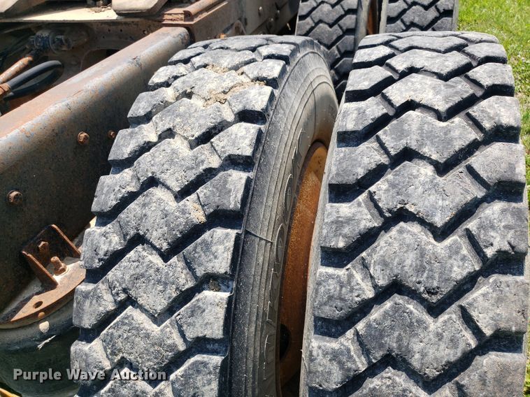 image for item DP8002 1988 Ford LTL9000  semi truck