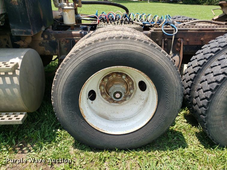 image for item DP8002 1988 Ford LTL9000  semi truck