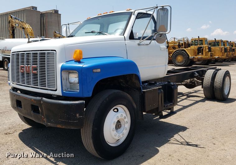 image for item DP8021 1991 GMC C6500  truck cab and chassis