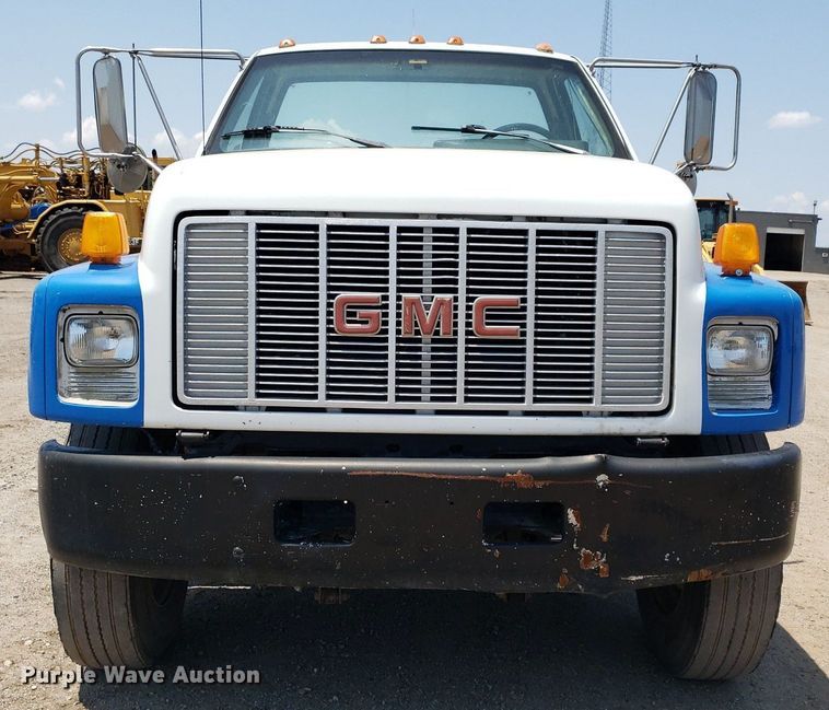 image for item DP8021 1991 GMC C6500  truck cab and chassis