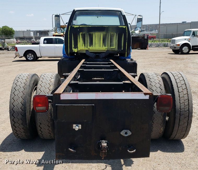 image for item DP8021 1991 GMC C6500  truck cab and chassis