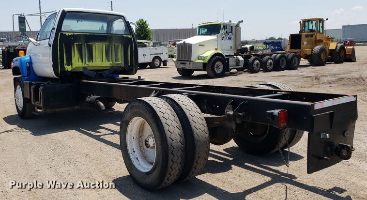 image for item DP8021 1991 GMC C6500  truck cab and chassis