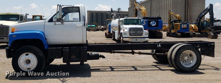 image for item DP8021 1991 GMC C6500  truck cab and chassis