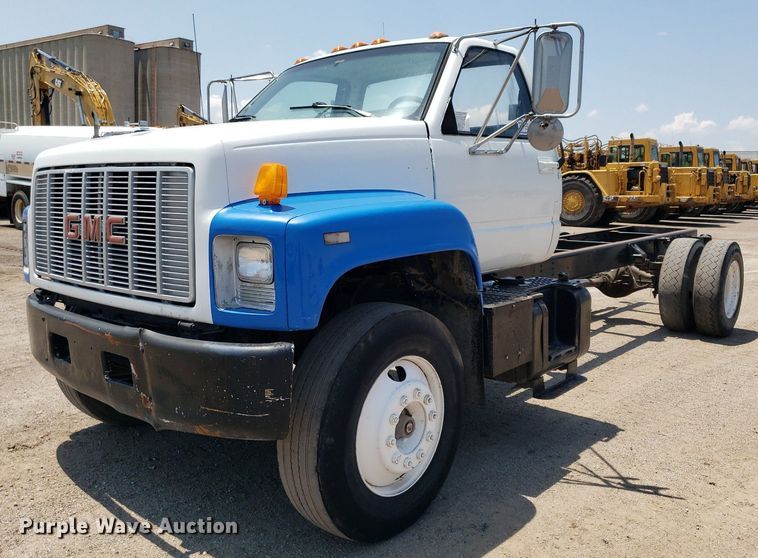 image for item DP8021 1991 GMC C6500  truck cab and chassis