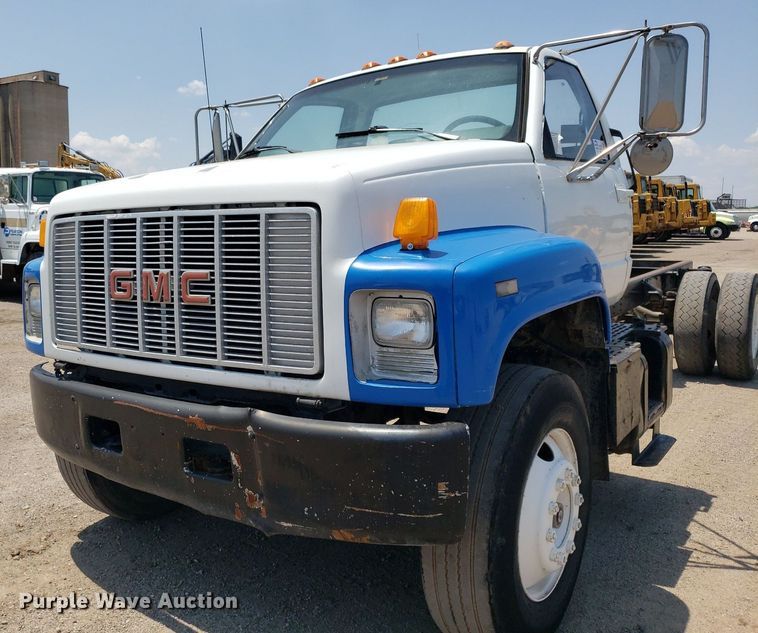 image for item DP8021 1991 GMC C6500  truck cab and chassis