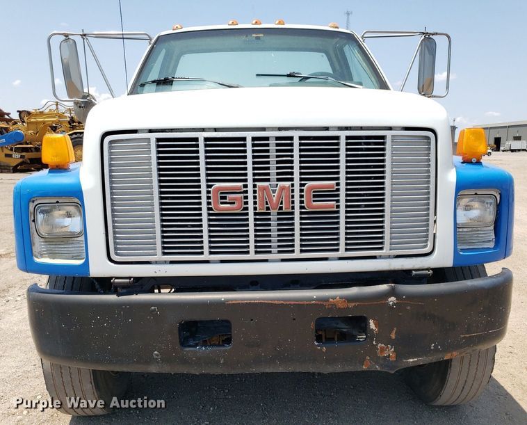 image for item DP8021 1991 GMC C6500  truck cab and chassis