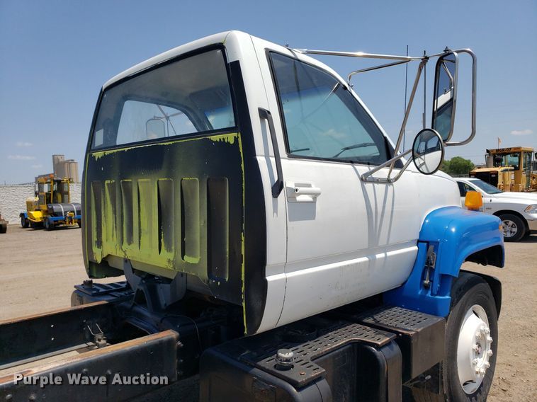 image for item DP8021 1991 GMC C6500  truck cab and chassis