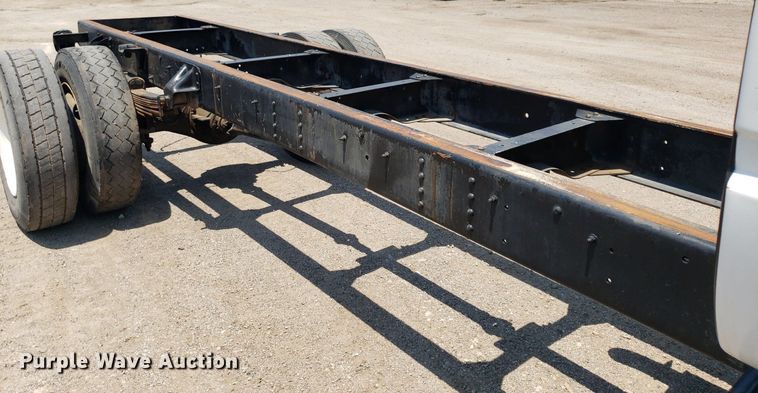image for item DP8021 1991 GMC C6500  truck cab and chassis