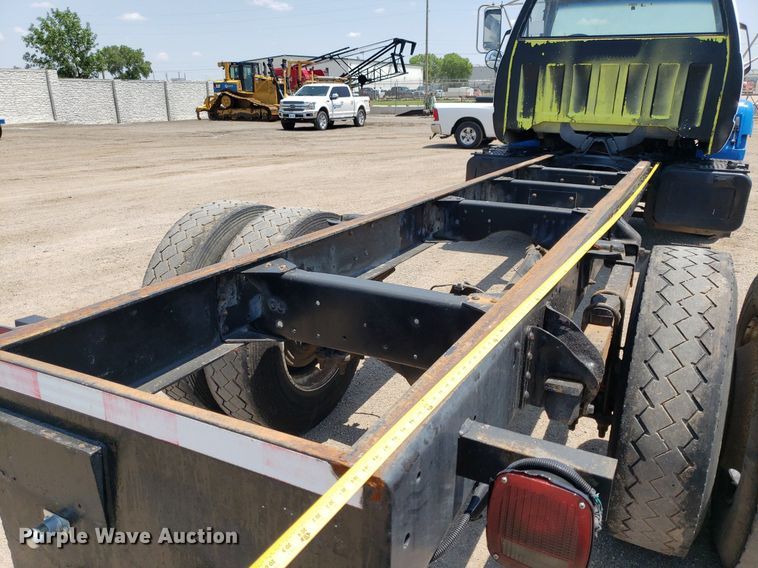 image for item DP8021 1991 GMC C6500  truck cab and chassis