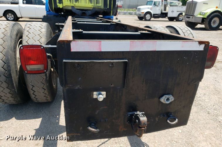 image for item DP8021 1991 GMC C6500  truck cab and chassis