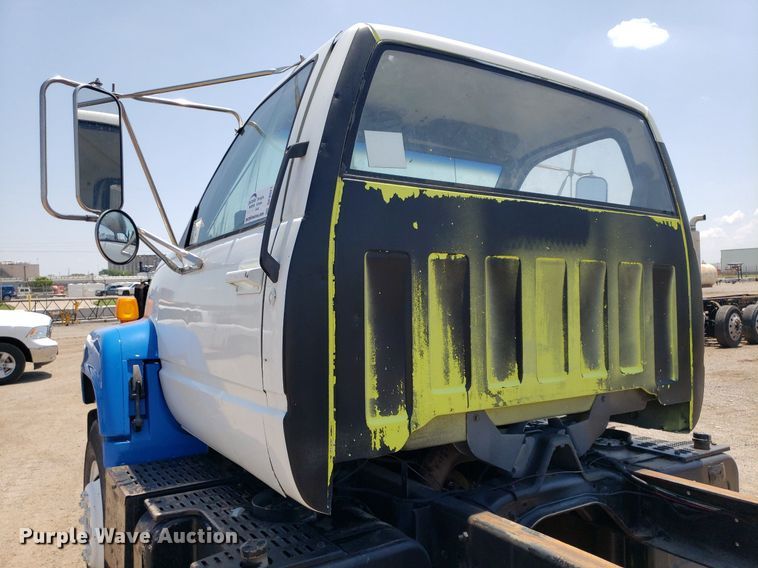 image for item DP8021 1991 GMC C6500  truck cab and chassis