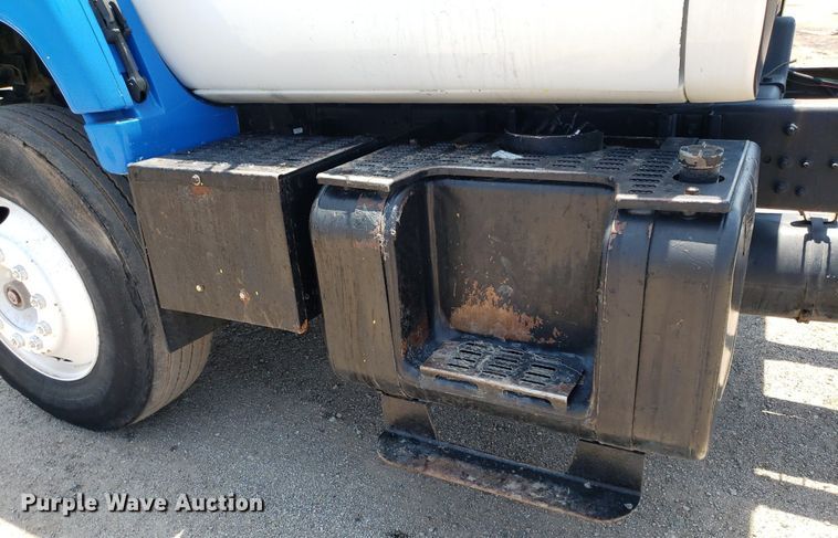 image for item DP8021 1991 GMC C6500  truck cab and chassis