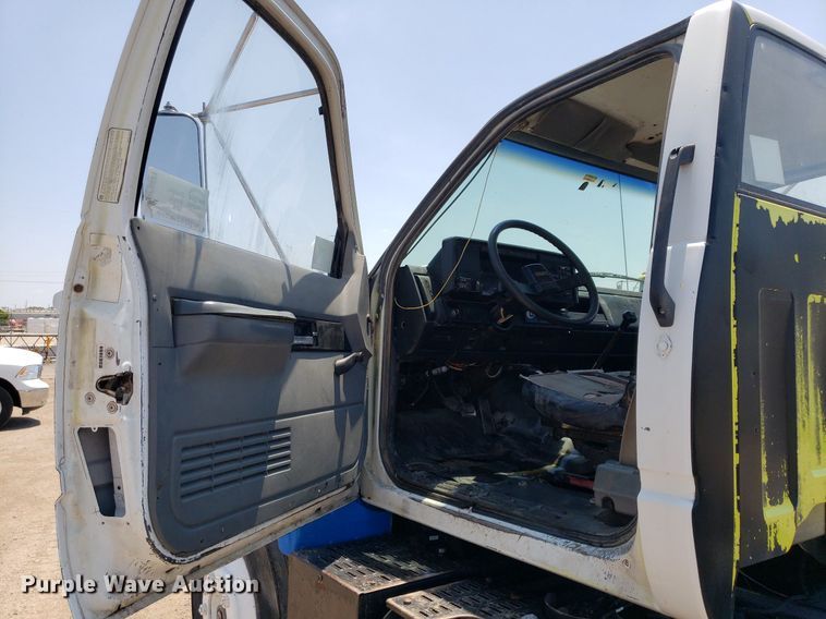 image for item DP8021 1991 GMC C6500  truck cab and chassis