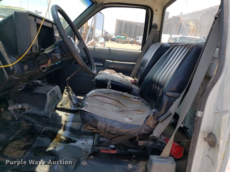image for item DP8021 1991 GMC C6500  truck cab and chassis