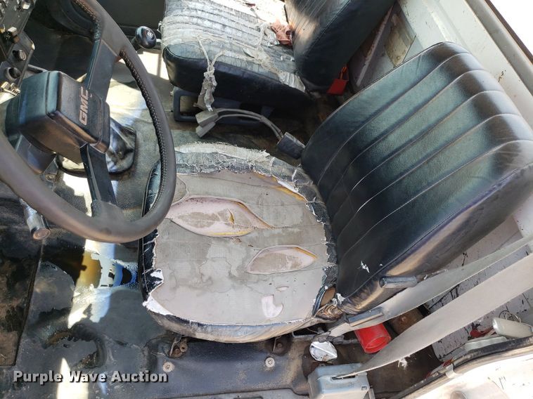 image for item DP8021 1991 GMC C6500  truck cab and chassis