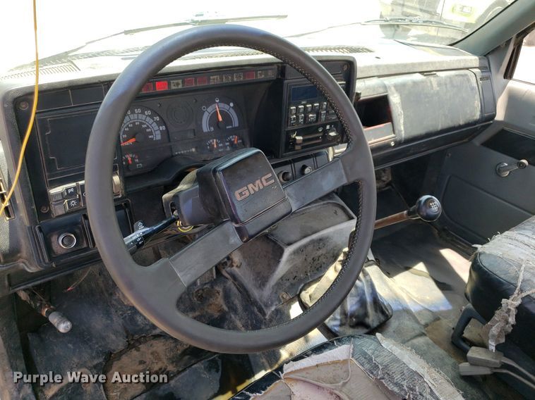 image for item DP8021 1991 GMC C6500  truck cab and chassis