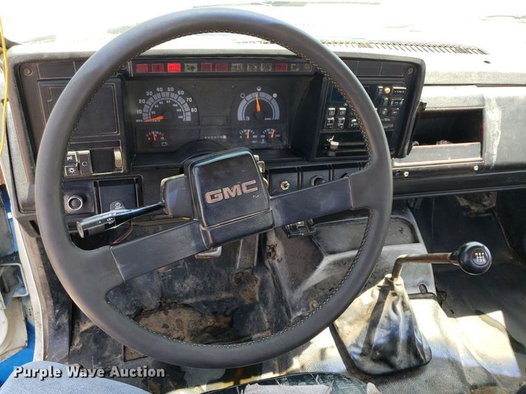 image for item DP8021 1991 GMC C6500  truck cab and chassis