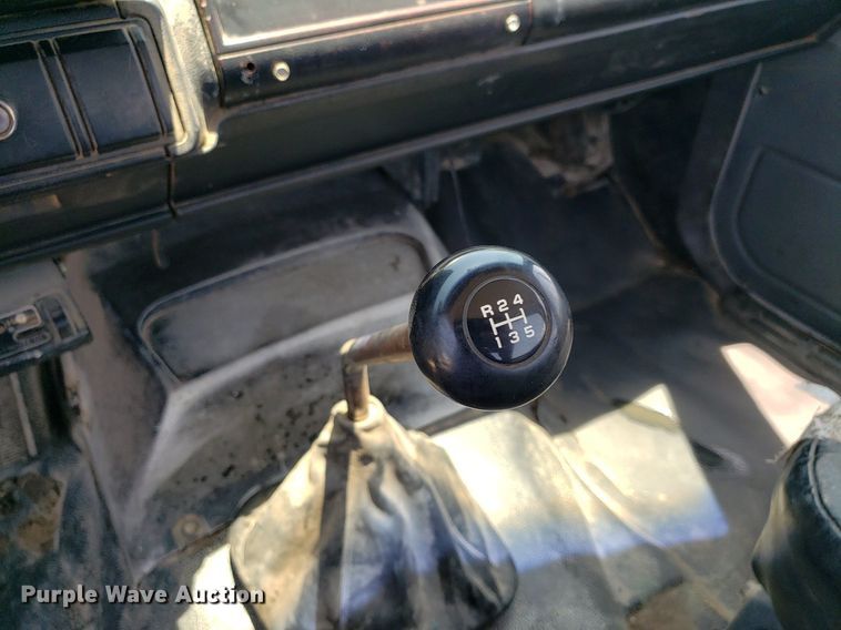 image for item DP8021 1991 GMC C6500  truck cab and chassis