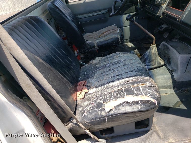 image for item DP8021 1991 GMC C6500  truck cab and chassis