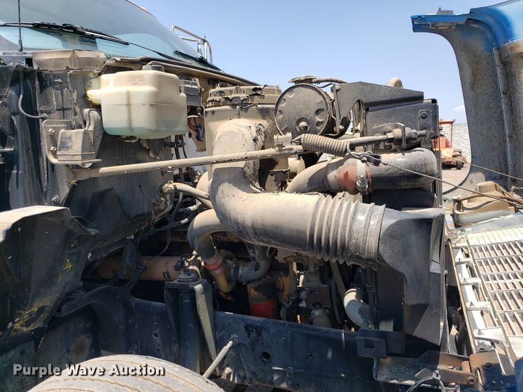 image for item DP8021 1991 GMC C6500  truck cab and chassis